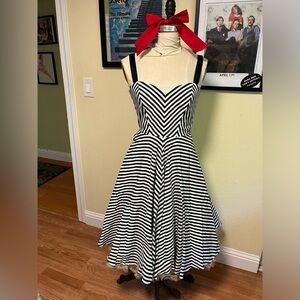 Black and white Vixen dollface dress - M